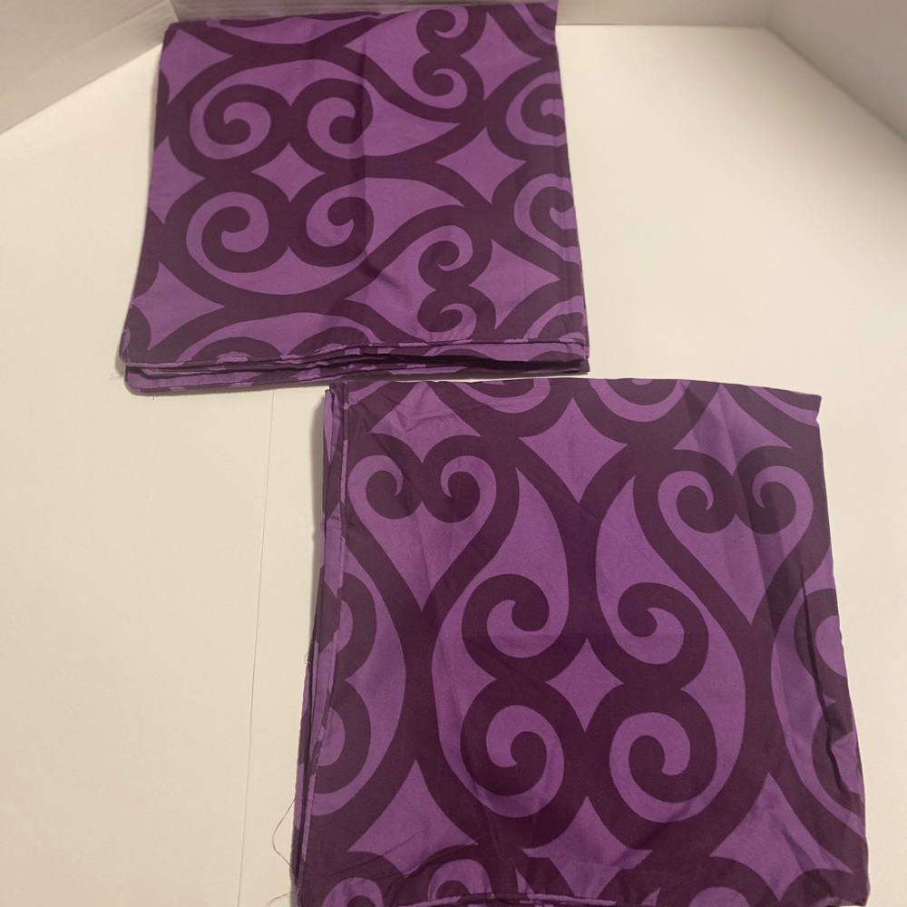 NWT  Square Pillow Cover Set For 2 Pieces New